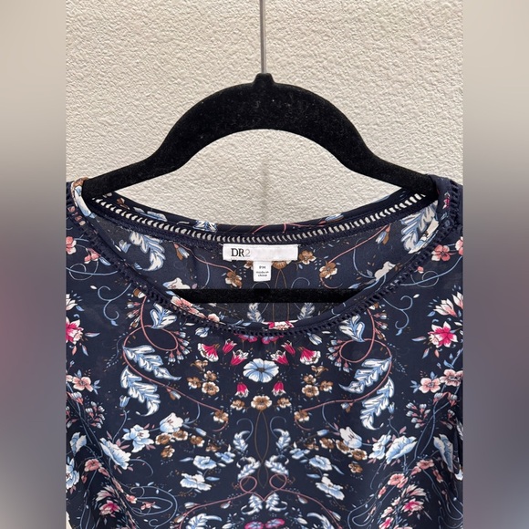 DR2 cap sleeve Floral Print Women's Top size petite medium - Picture 4 of 4